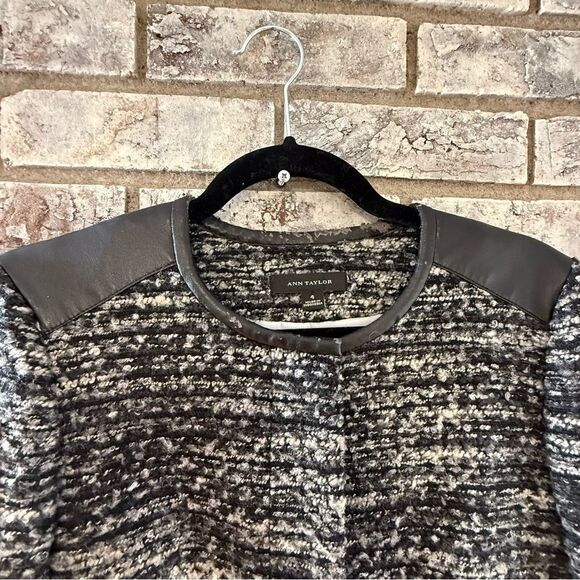 Ann Taylor Tweed & Faux Leather Trim Jacket - Size 4 - Picture 8 of 10